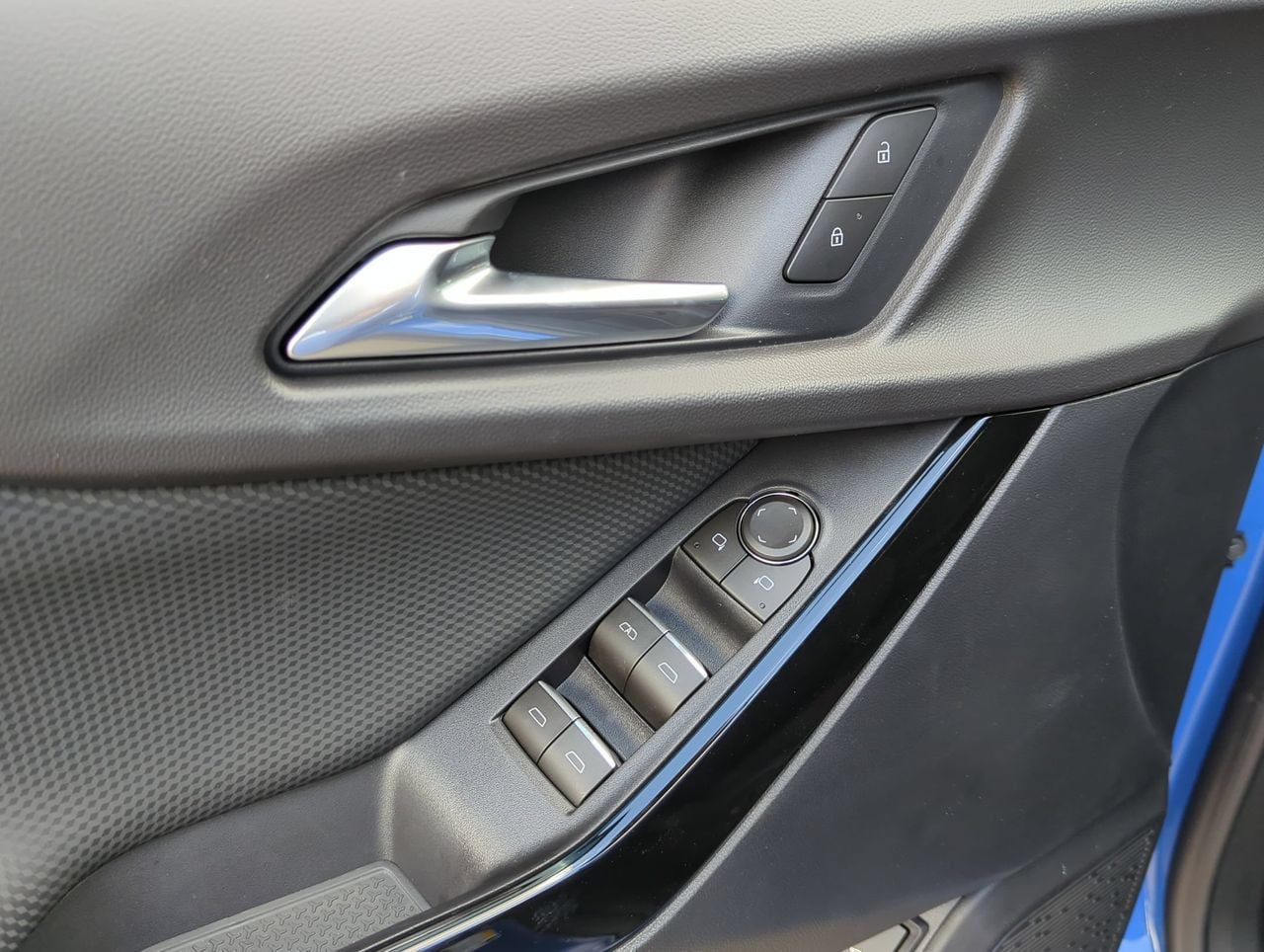New 2026 Chevrolet Equinox RS w/ Safety and Technology Package FWD image 8