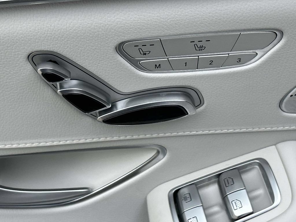 Used 2017 Mercedes-Benz S 550 Sedan image 21