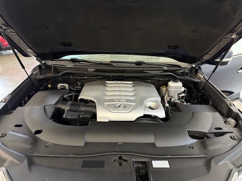 Used 2016 Lexus LX 570 4WD w/ Luxury Package image 37
