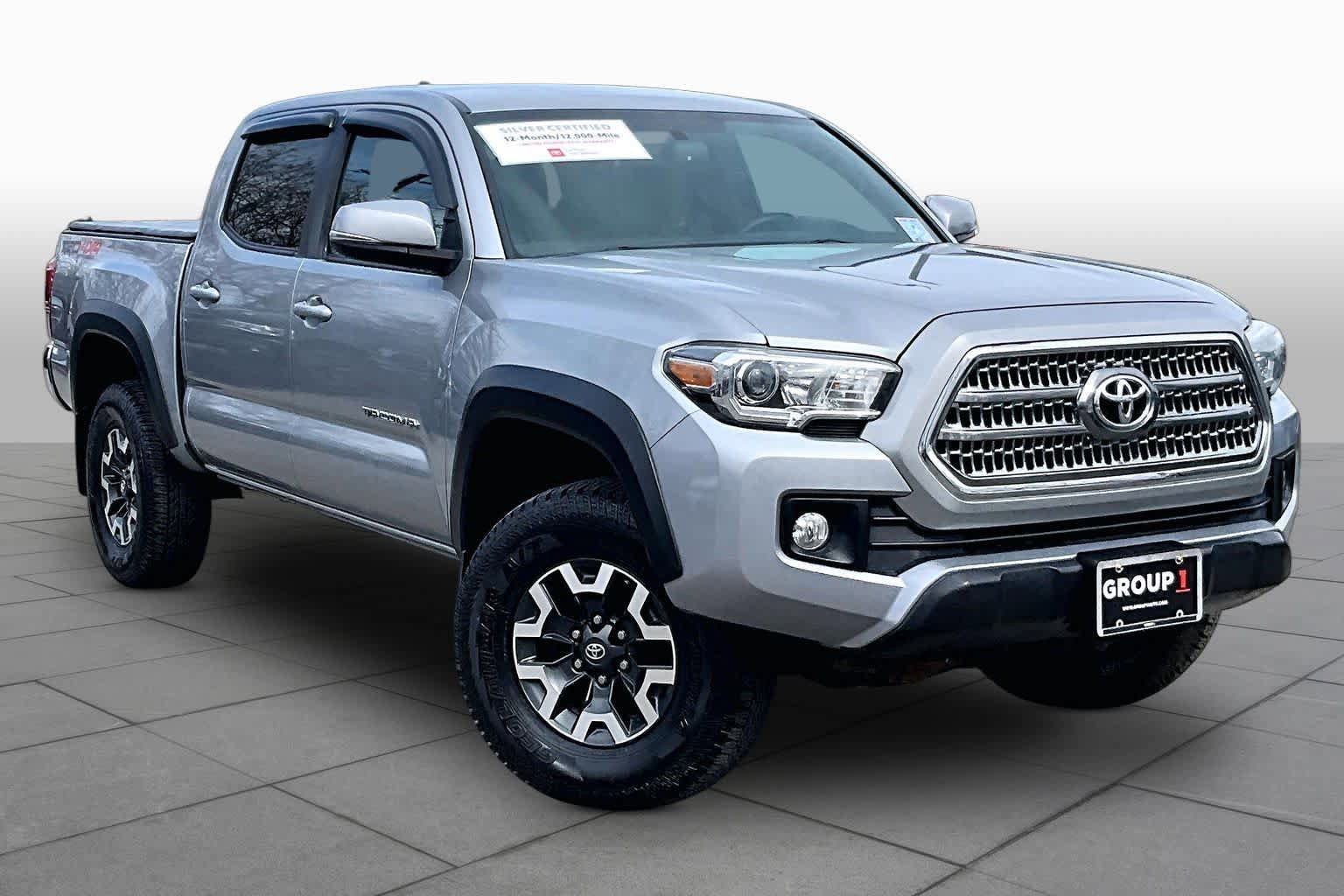 Certified 2017 Toyota Tacoma TRD Off-Road w/ Tow Package (A/T) AWD/4WD image 3