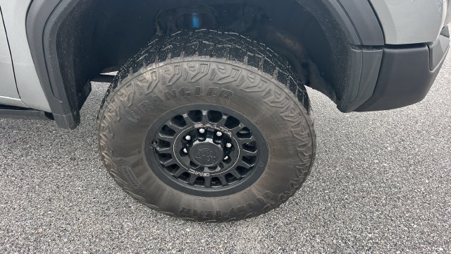Certified 2025 GMC Sierra 2500 AT4X w/ AT4X AEV Edition AWD/4WD image 4