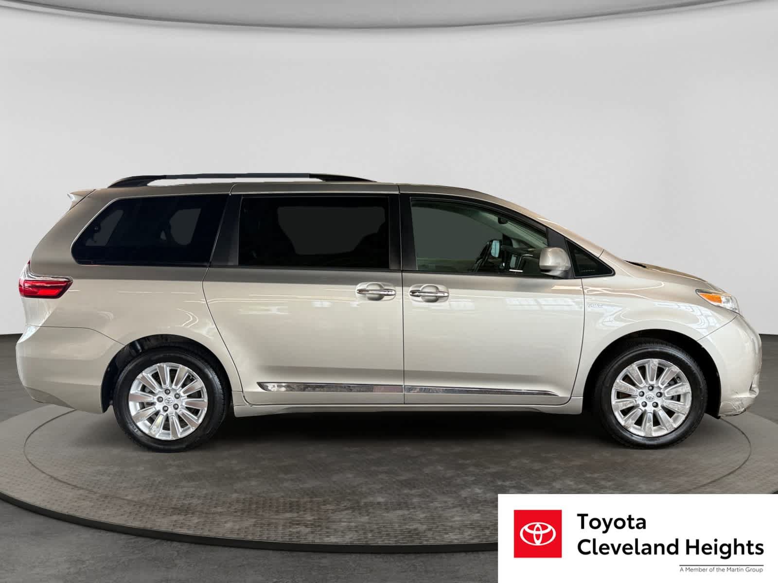 Used 2016 Toyota Sienna XLE AWD/4WD image 4
