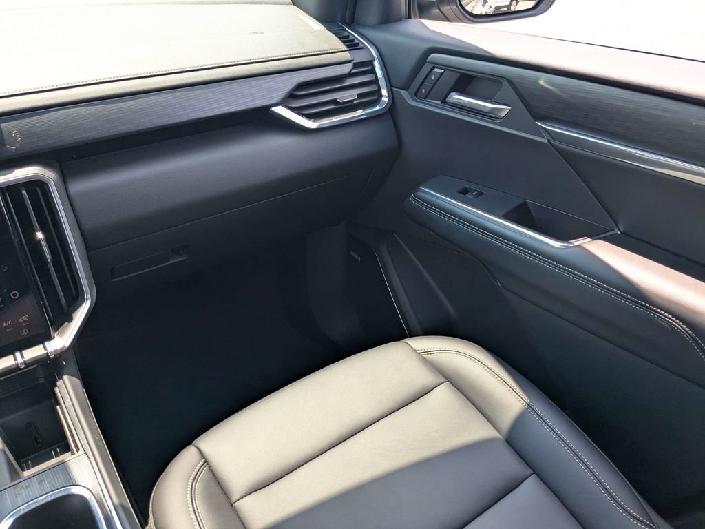 Used 2026 GMC Acadia Elevation w/ Elevation Premium Package FWD image 17