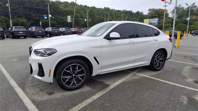 Used 2025 BMW X4 xDrive30i w/ Premium Package image 4
