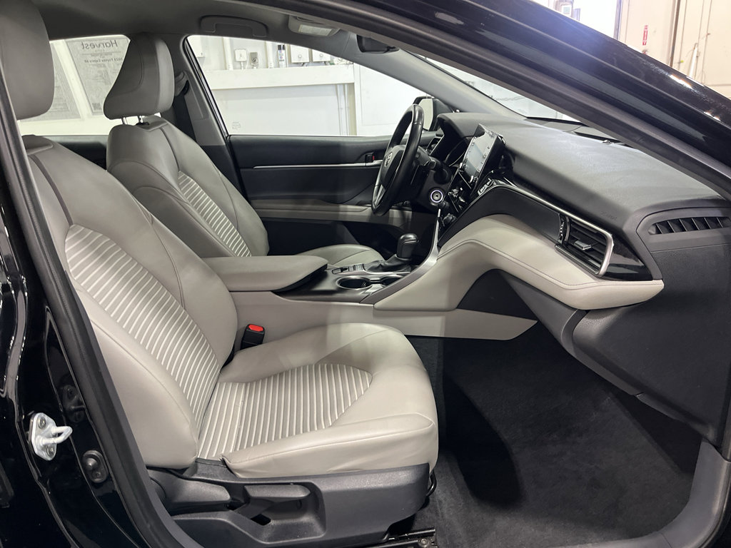 Used 2023 Toyota Camry SE AWD/4WD image 28