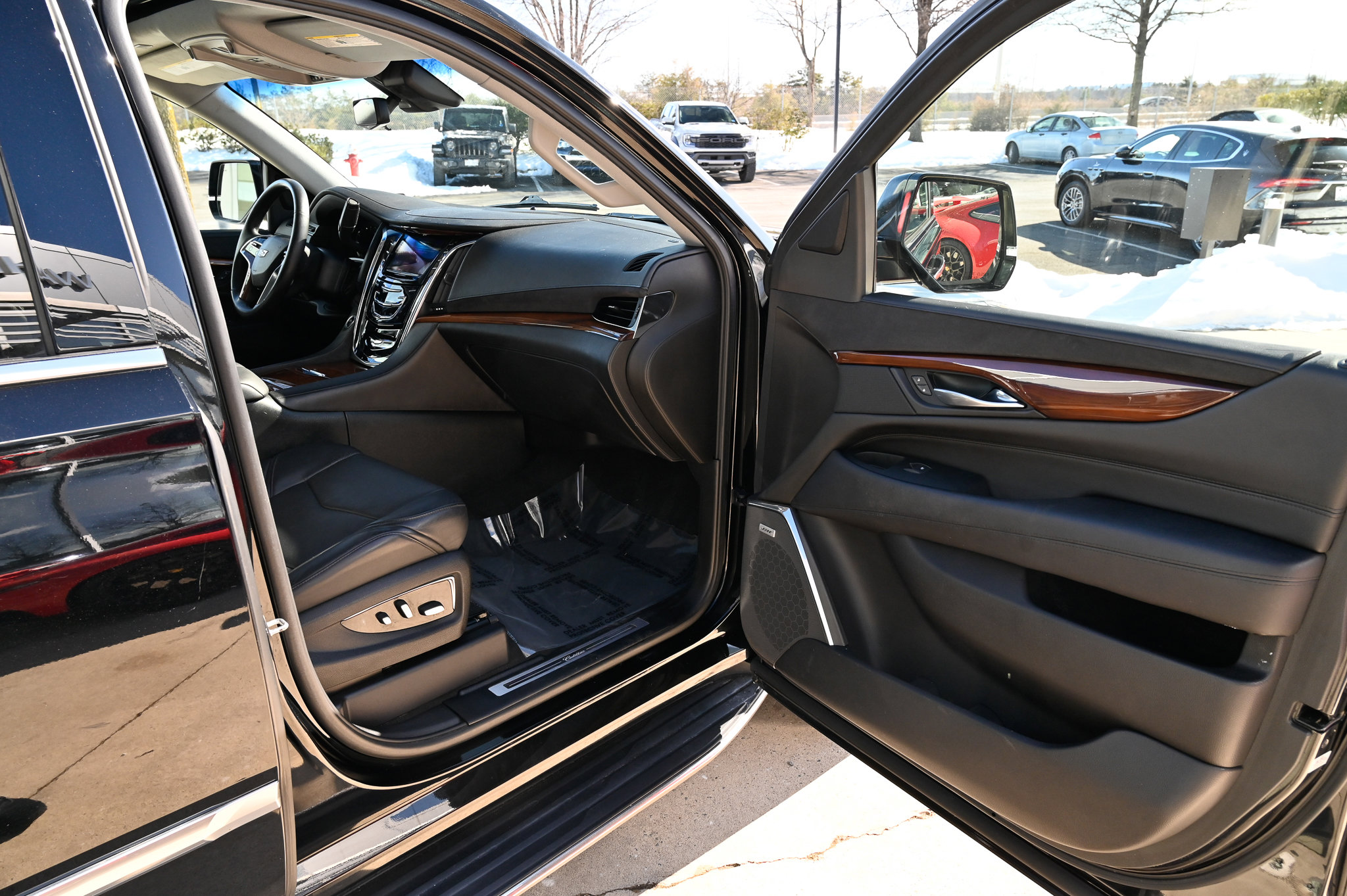 Used 2017 Cadillac Escalade ESV Luxury image 55