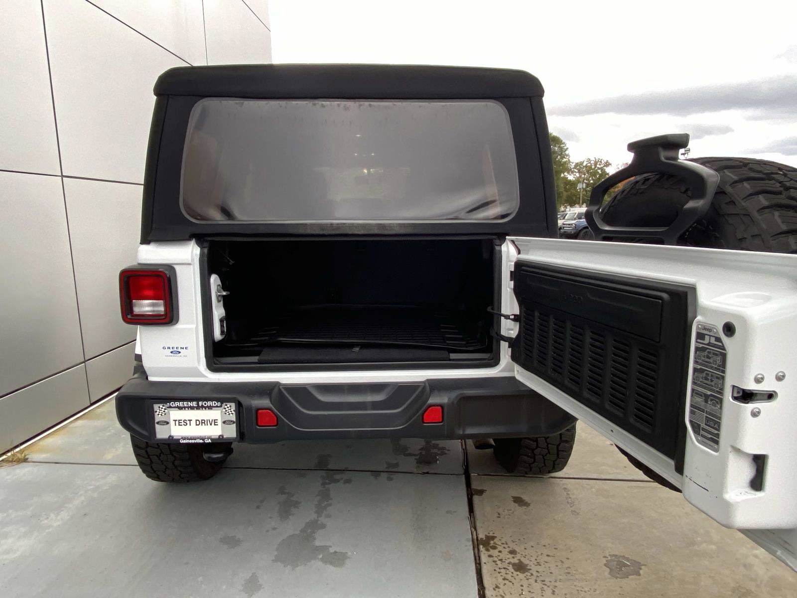 Used 2020 Jeep Wrangler Unlimited Sahara image 6