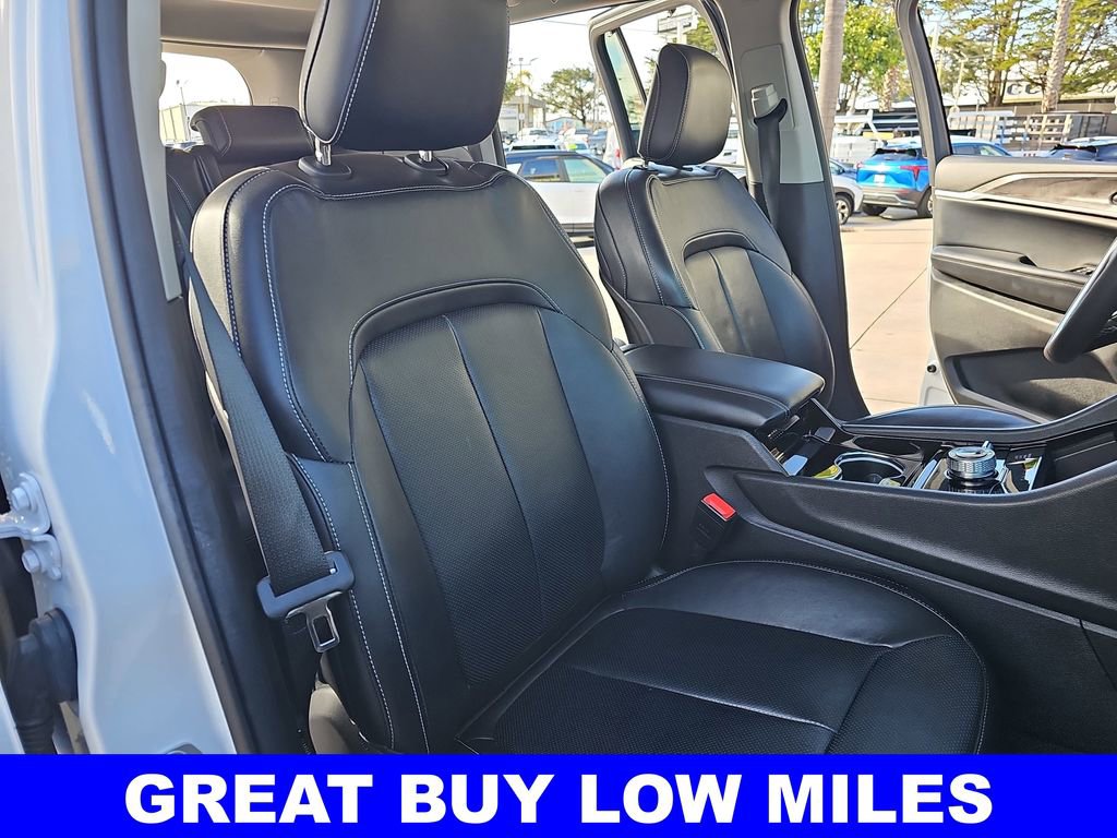 Used 2023 Jeep Grand Cherokee Limited w/ Luxury Tech Group II image 10