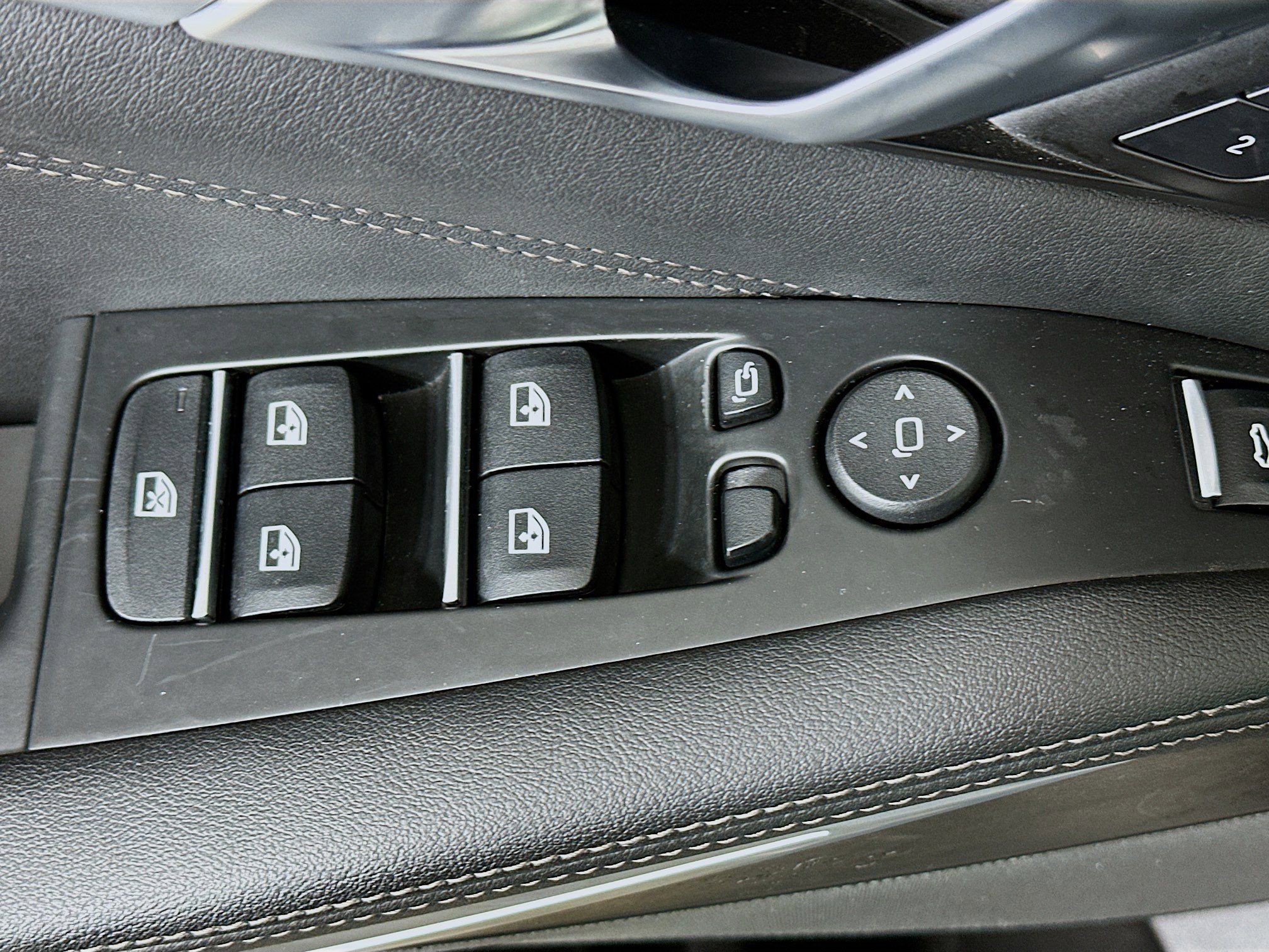 Used 2024 BMW X5 sDrive40i w/ Premium Package image 15