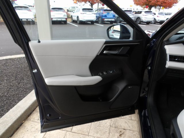 New 2025 Mitsubishi Outlander SE image 18