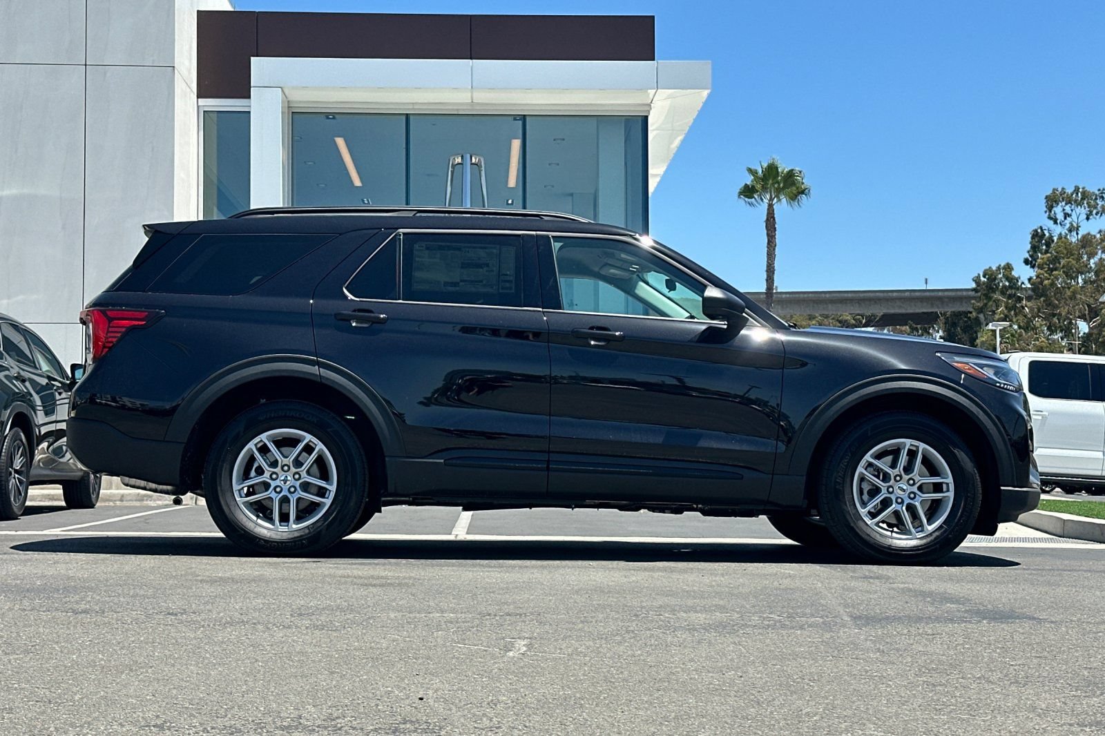 New 2026 Ford Explorer Active w/ Active Comfort Package RWD image 2