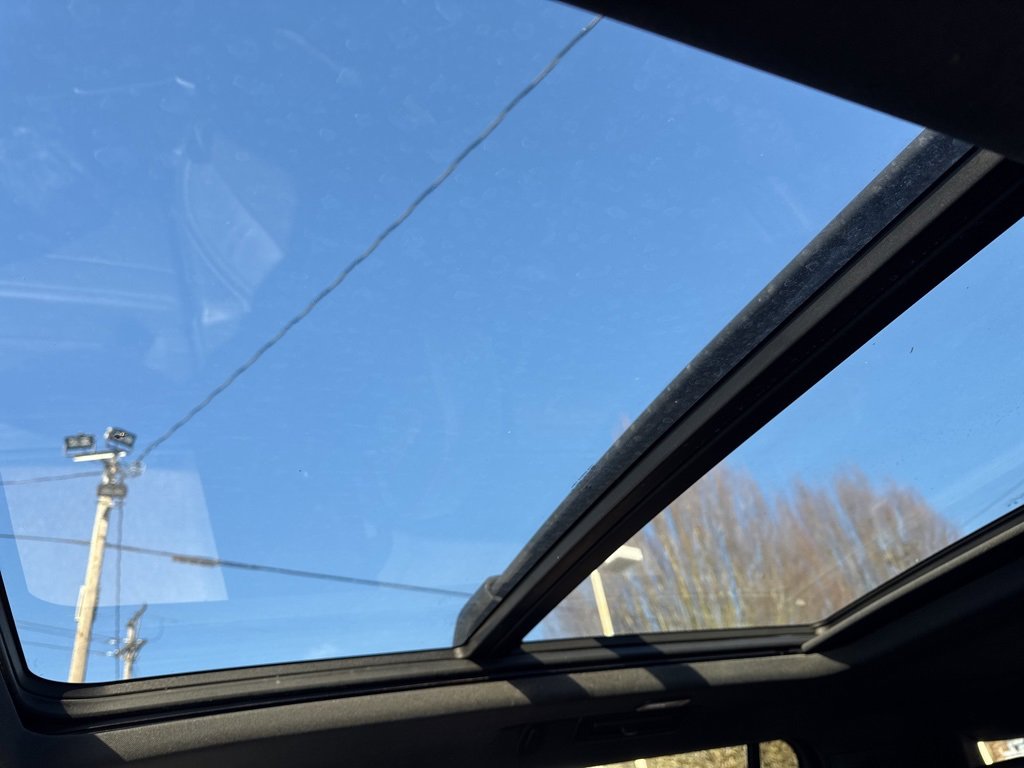 Used 2024 Chevrolet Suburban High Country image 33