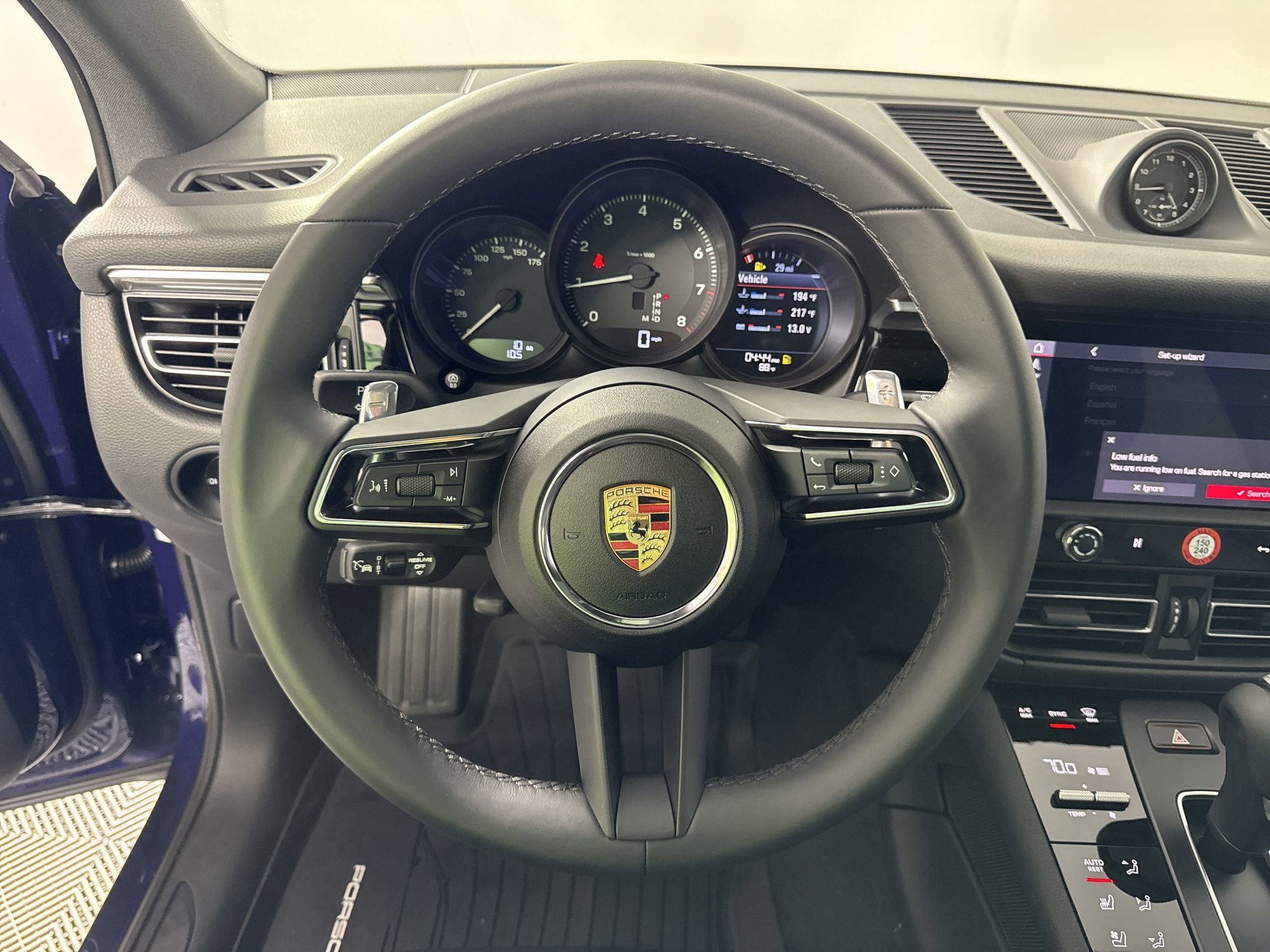 Certified 2025 Porsche Macan AWD/4WD image 23