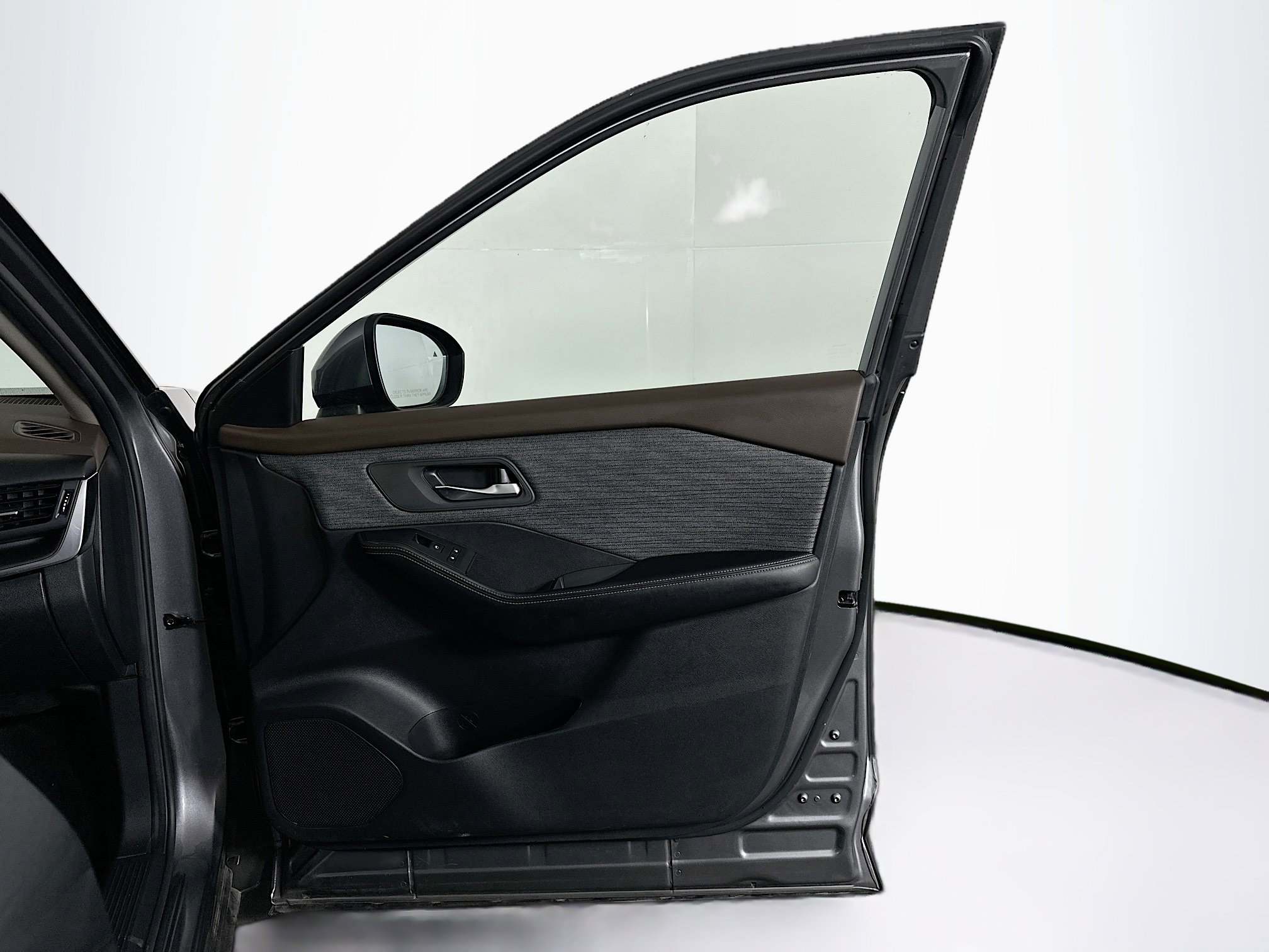 Used 2023 Nissan Rogue SV image 30