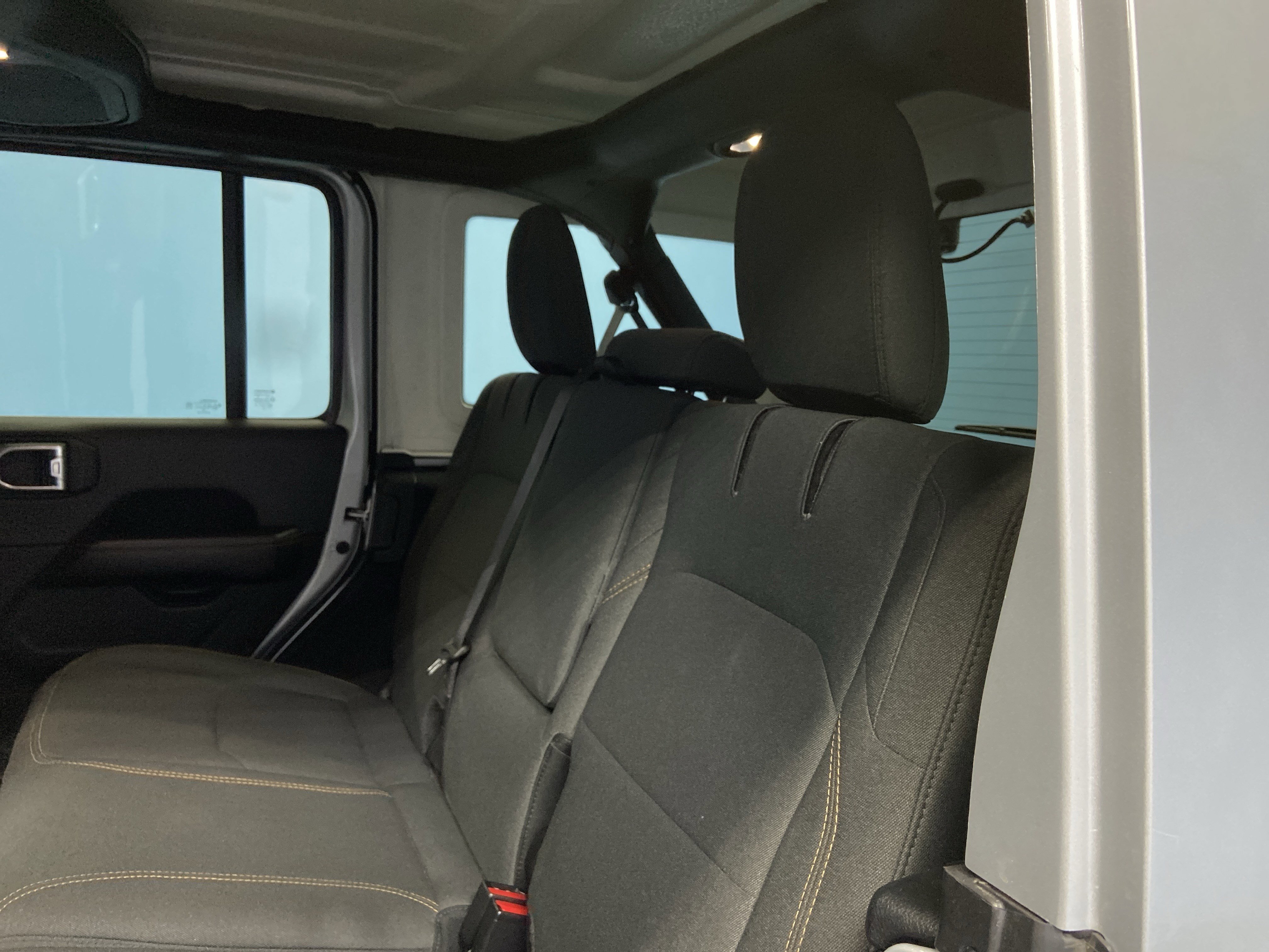 Used 2024 Jeep Wrangler Sahara image 27