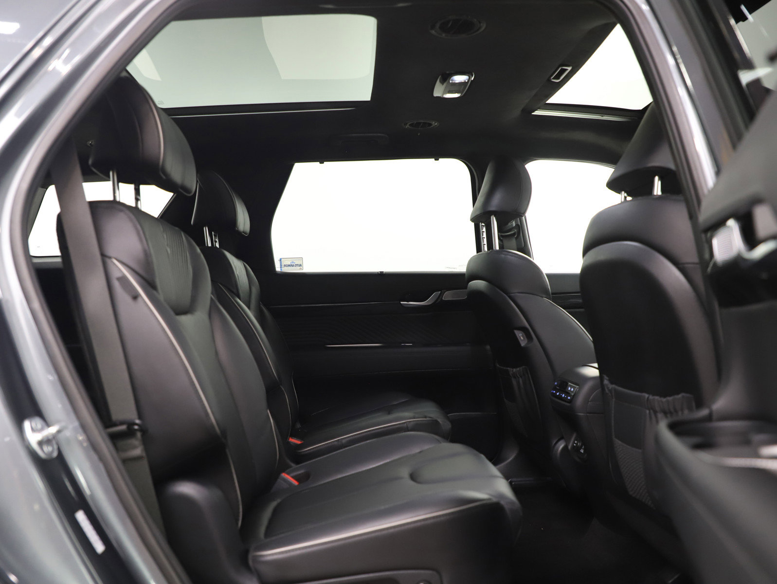 Used 2024 Hyundai Palisade Calligraphy image 13