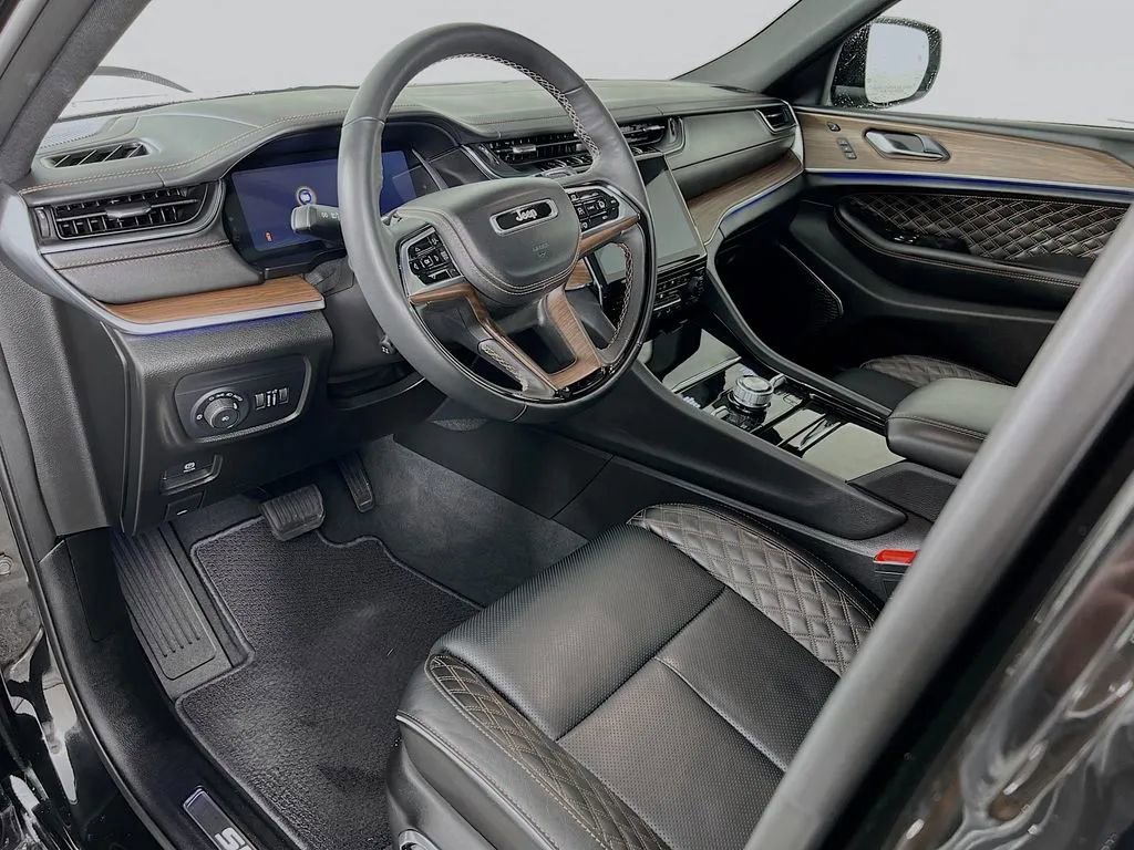 Used 2024 Jeep Grand Cherokee Summit w/ Adv Protech Group IV AWD/4WD image 10