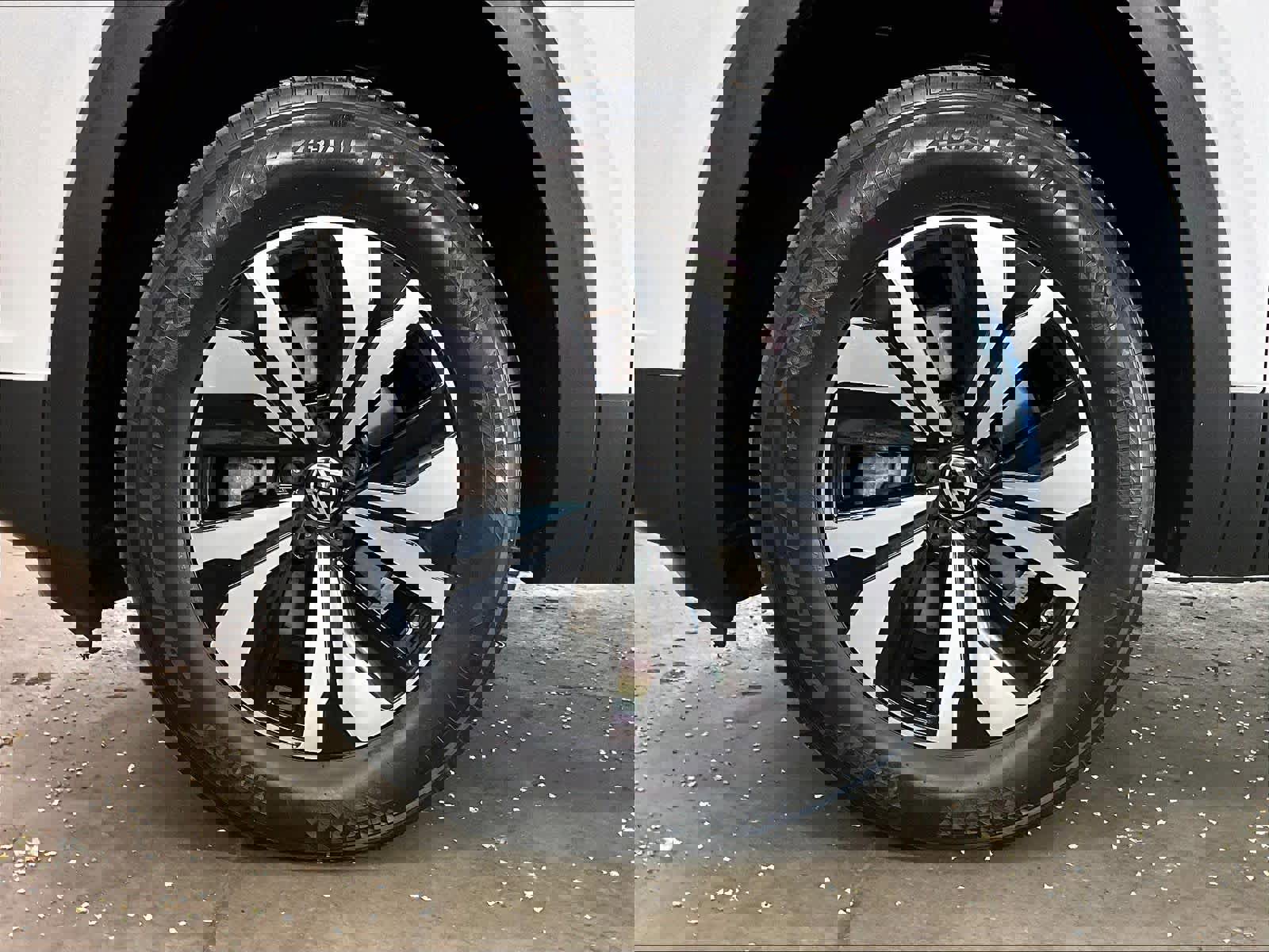 Used 2024 Volkswagen Atlas SE image 12