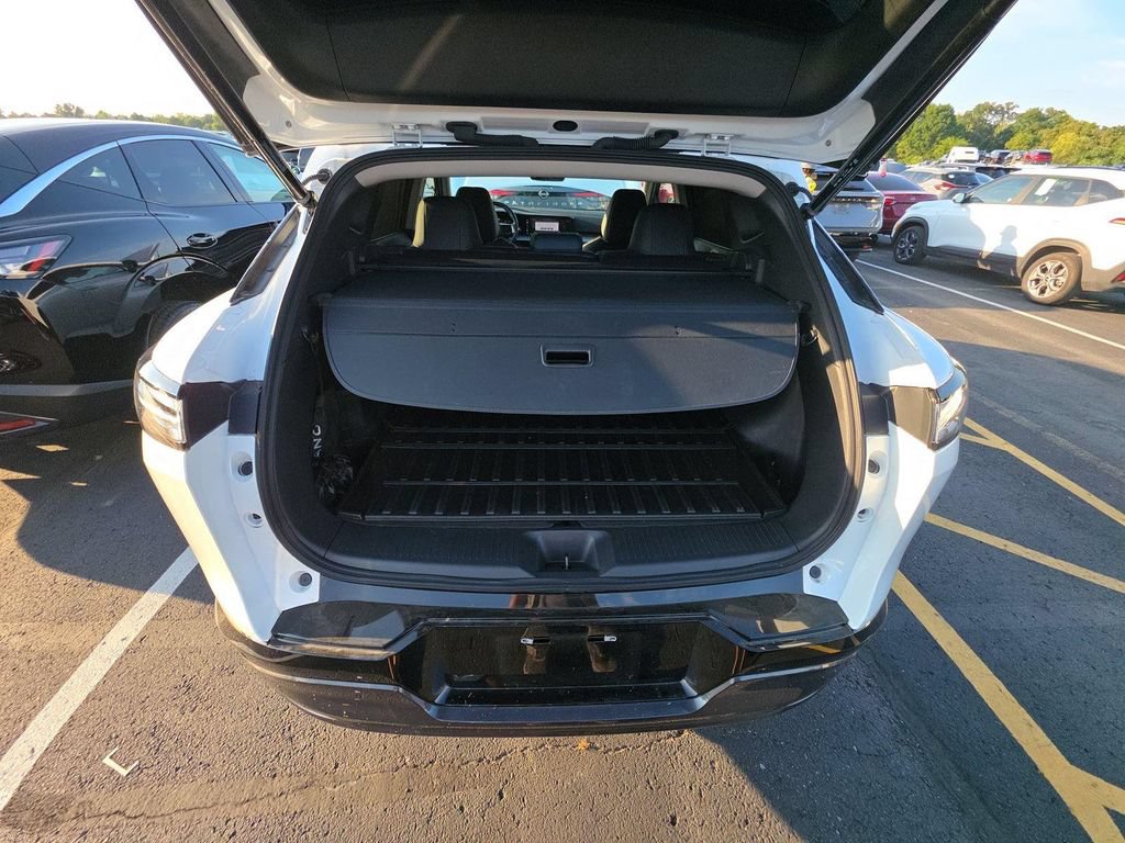Used 2025 Nissan Murano Platinum w/ Cargo Package AWD/4WD image 2