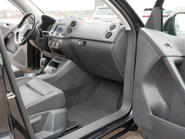 Used 2017 Volkswagen Tiguan S image 20
