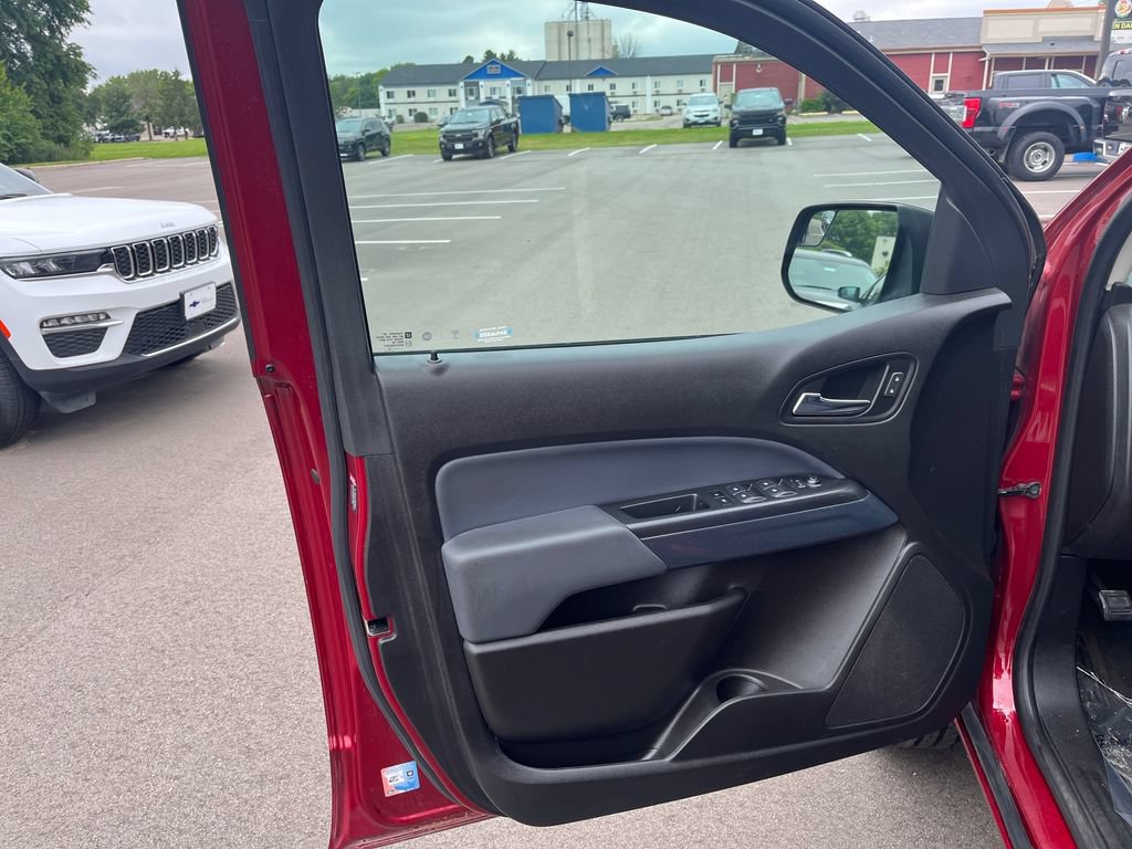 Used 2018 Chevrolet Colorado Z71 AWD/4WD image 11