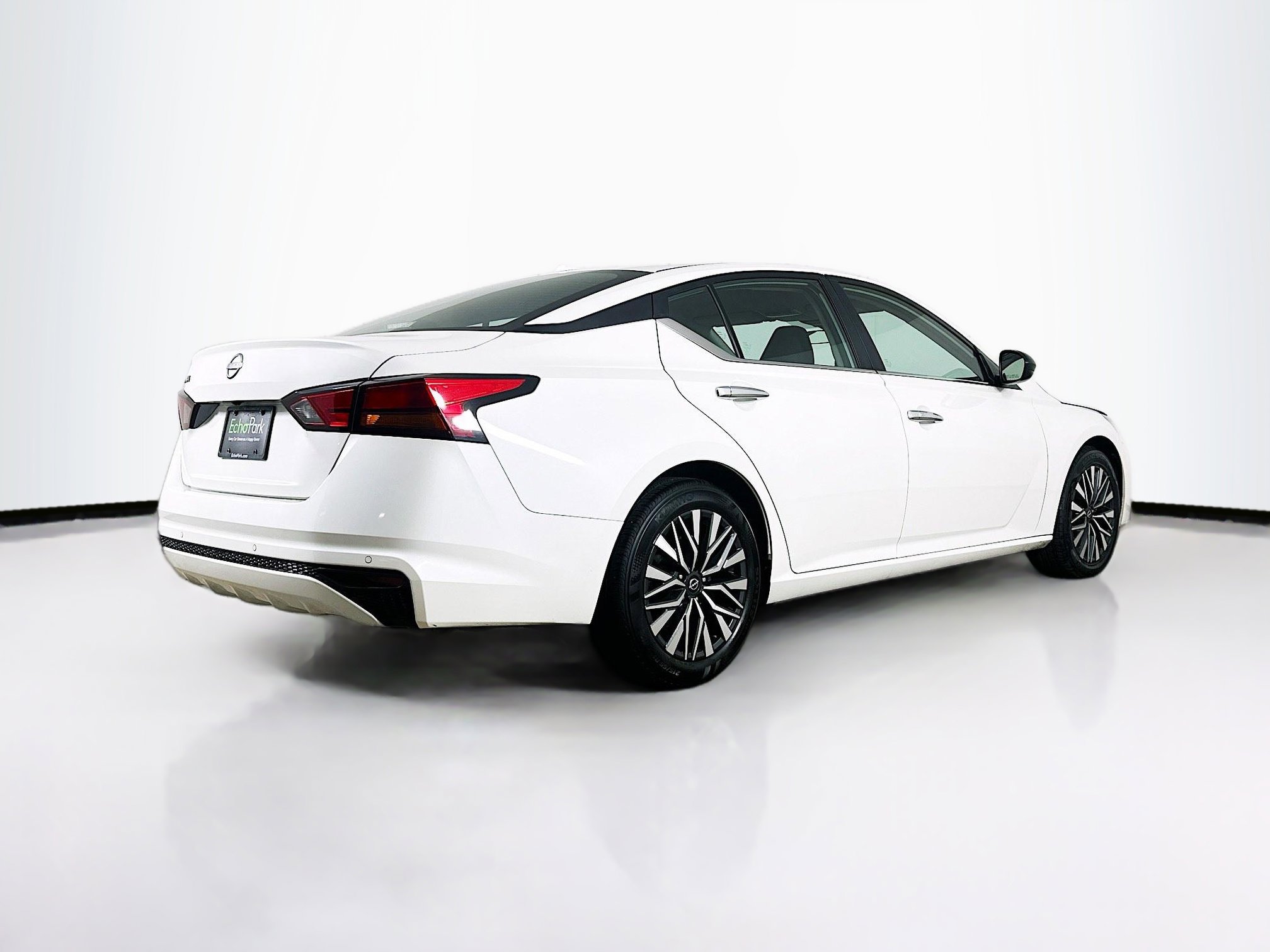 Used 2025 Nissan Altima 2.5 SV image 9