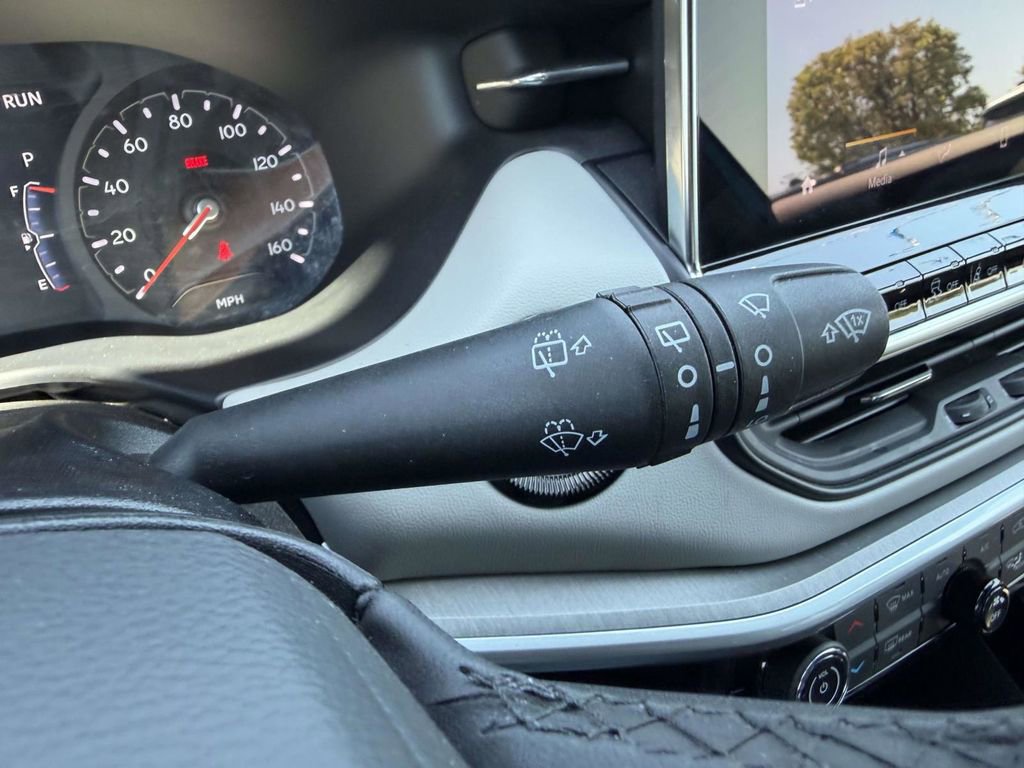 Used 2025 Jeep Compass Limited w/ Sun & Sound Group AWD/4WD image 37