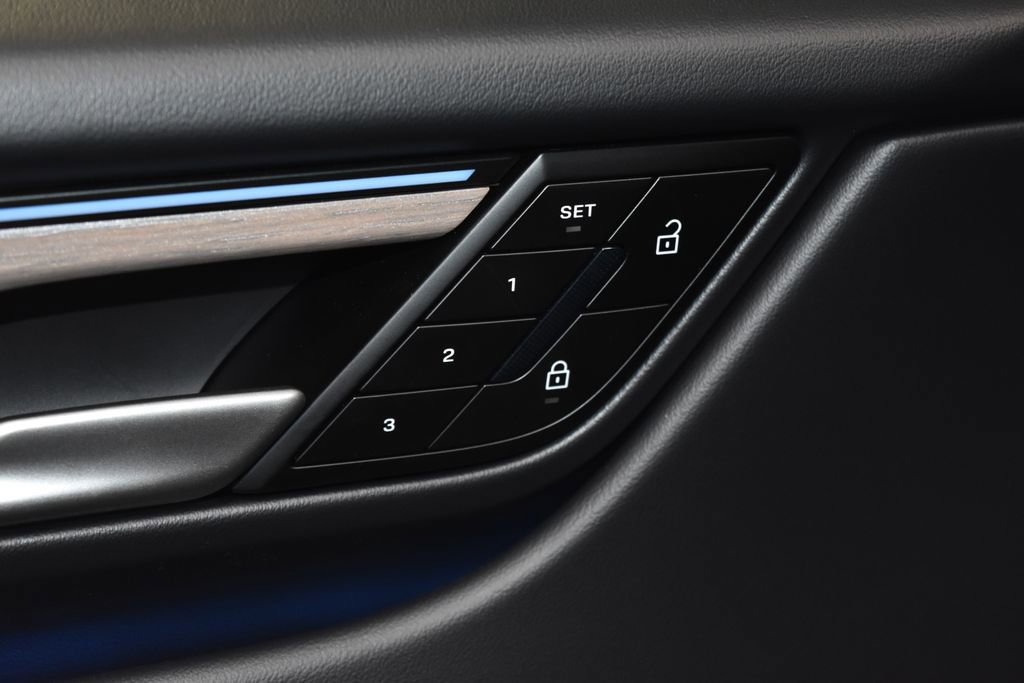 Used 2024 Porsche Macan 4 Electric image 7