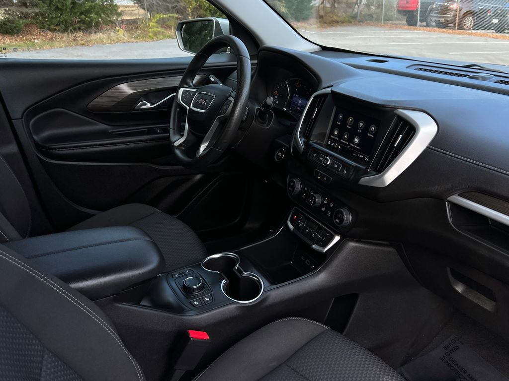 Used 2023 GMC Terrain SLE w/ Driver Convenience Package image 10