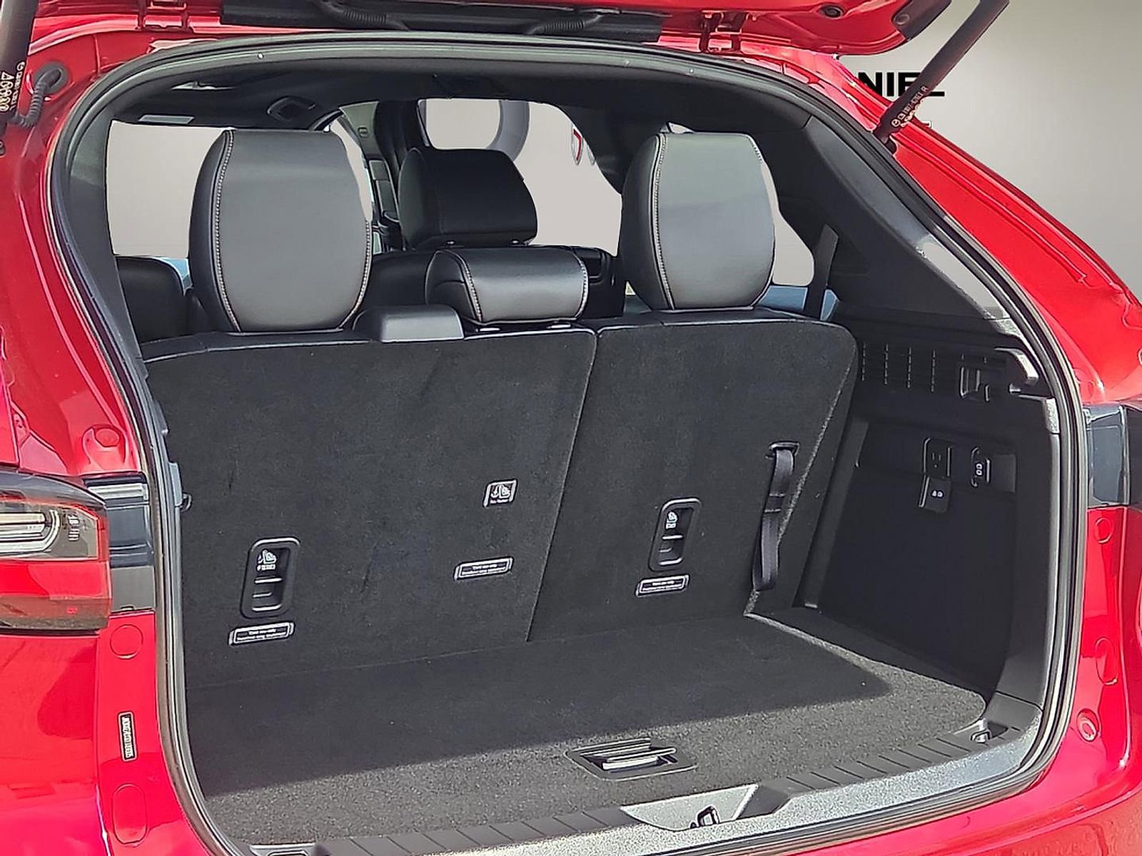 Used 2024 MAZDA CX-90 3.3 Turbo w/ Premium Plus Pkg image 9