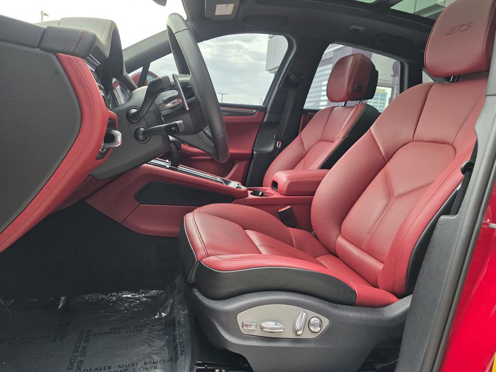 Certified 2025 Porsche Macan GTS image 16