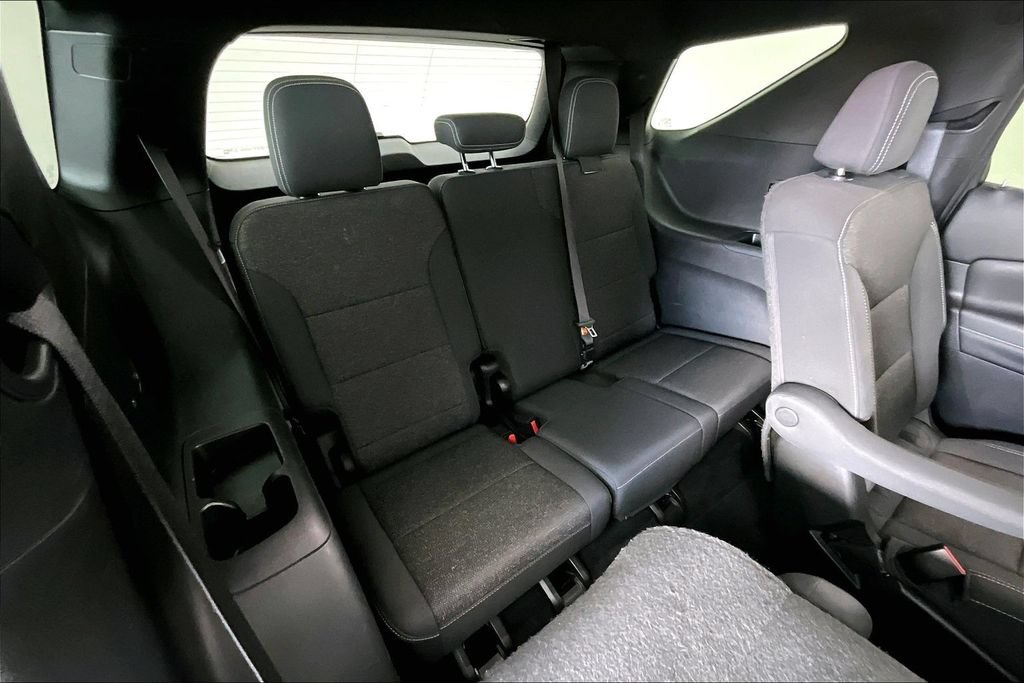 Used 2024 Chevrolet Traverse LT FWD image 34