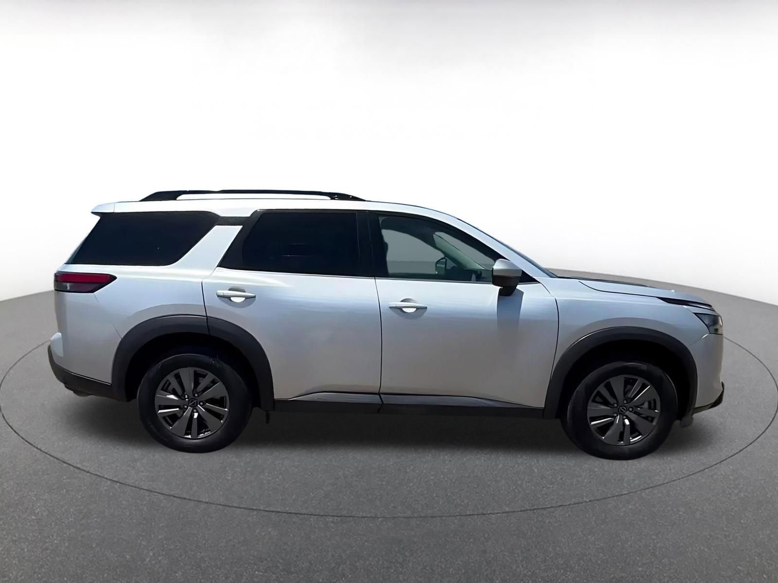 Used 2025 Nissan Pathfinder SV FWD image 16
