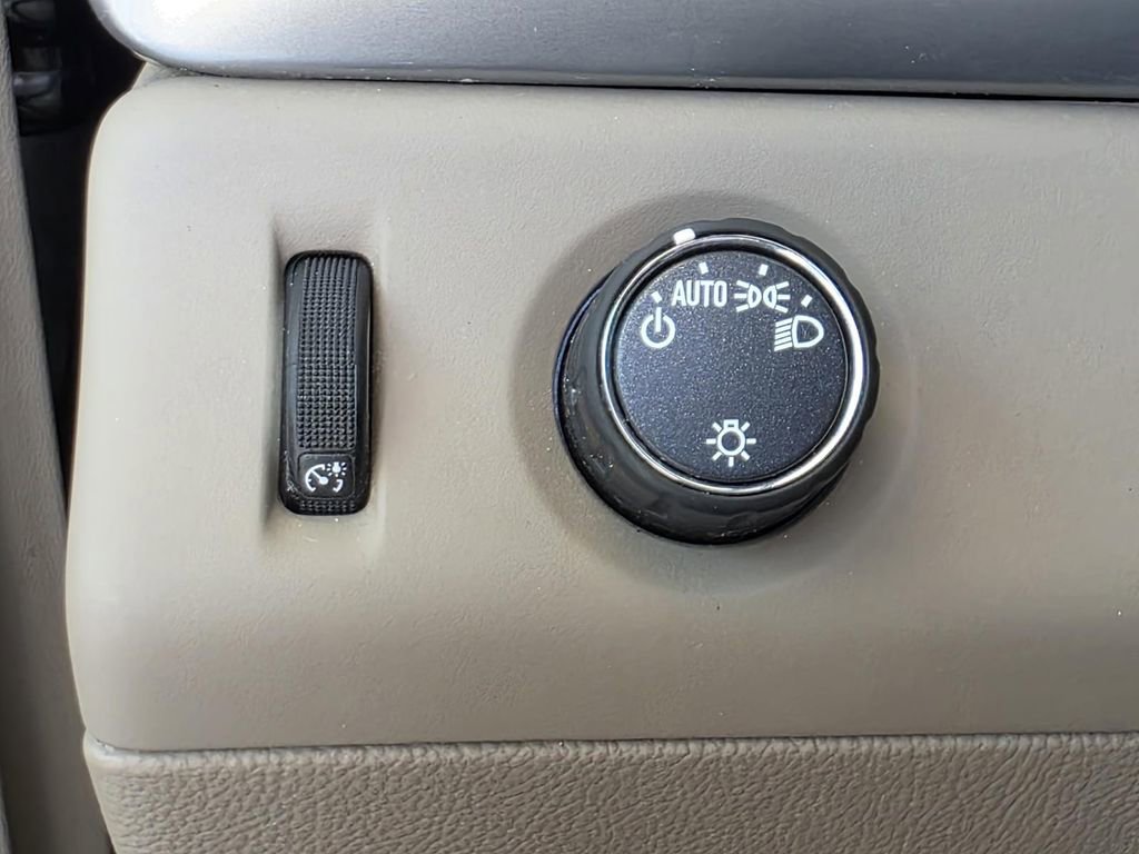 Used 2019 Chevrolet Suburban LT RWD image 25