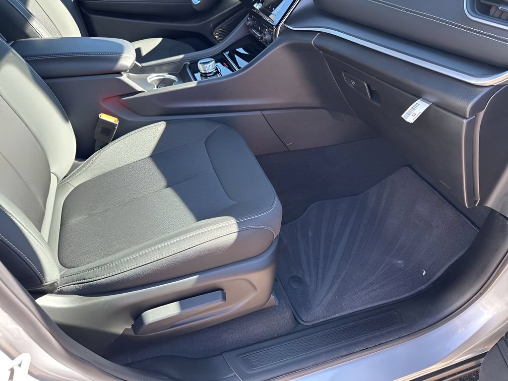 New 2026 Jeep Grand Cherokee Laredo RWD image 18