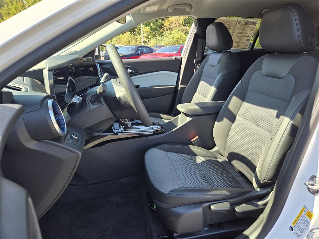 Used 2024 Chevrolet Trax LT image 10