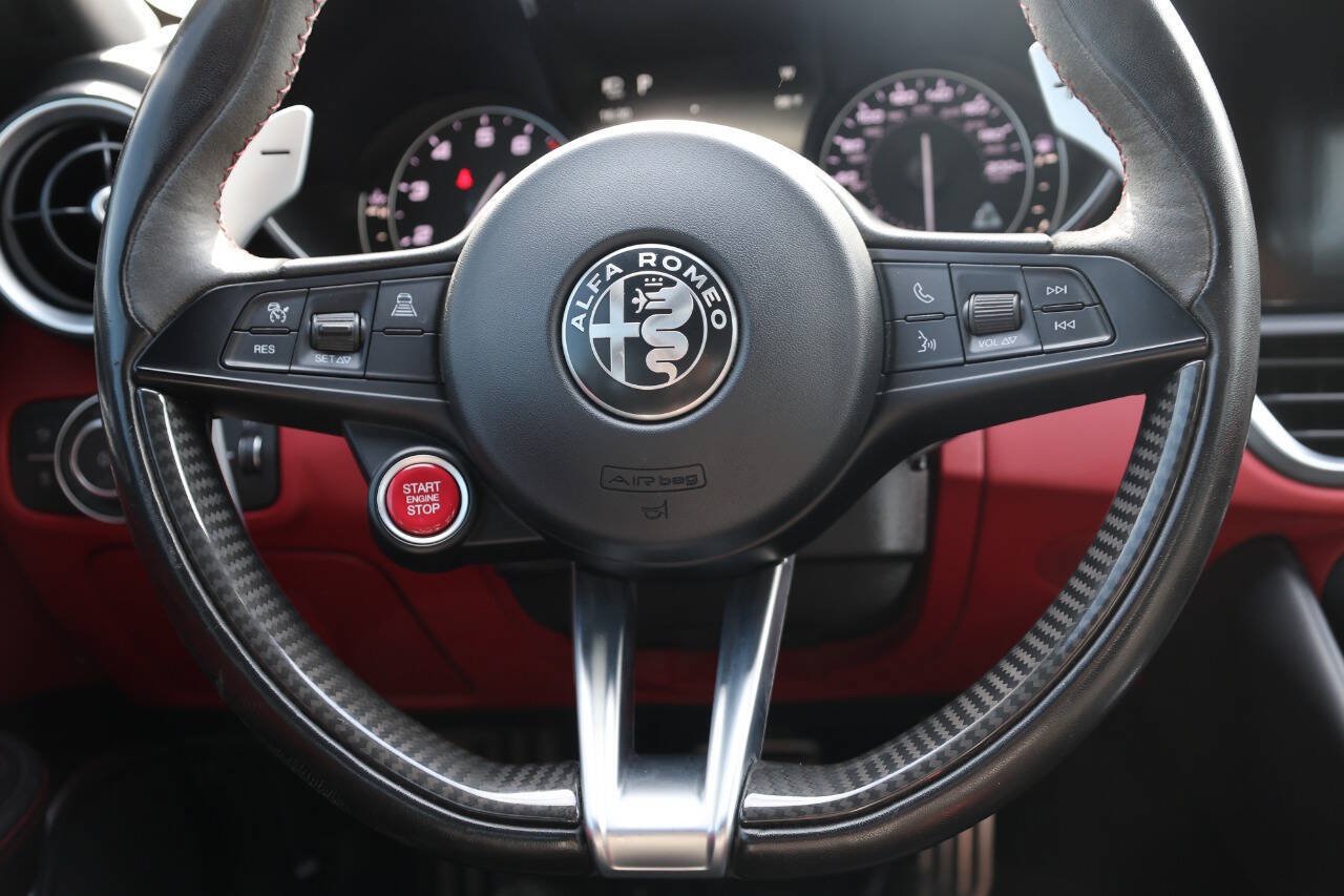 Used 2018 Alfa Romeo Giulia Quadrifoglio w/ Driver Assist Dynamic Package RWD image 18