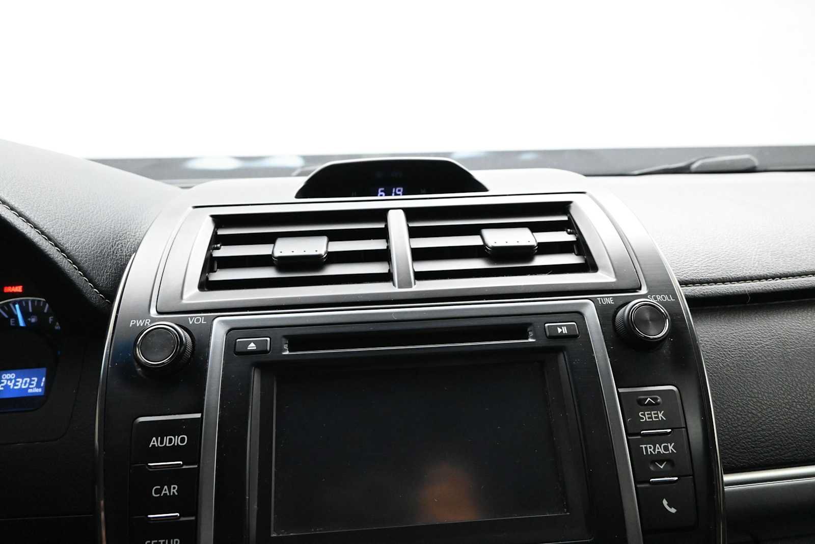 Used 2014 Toyota Camry SE FWD image 37