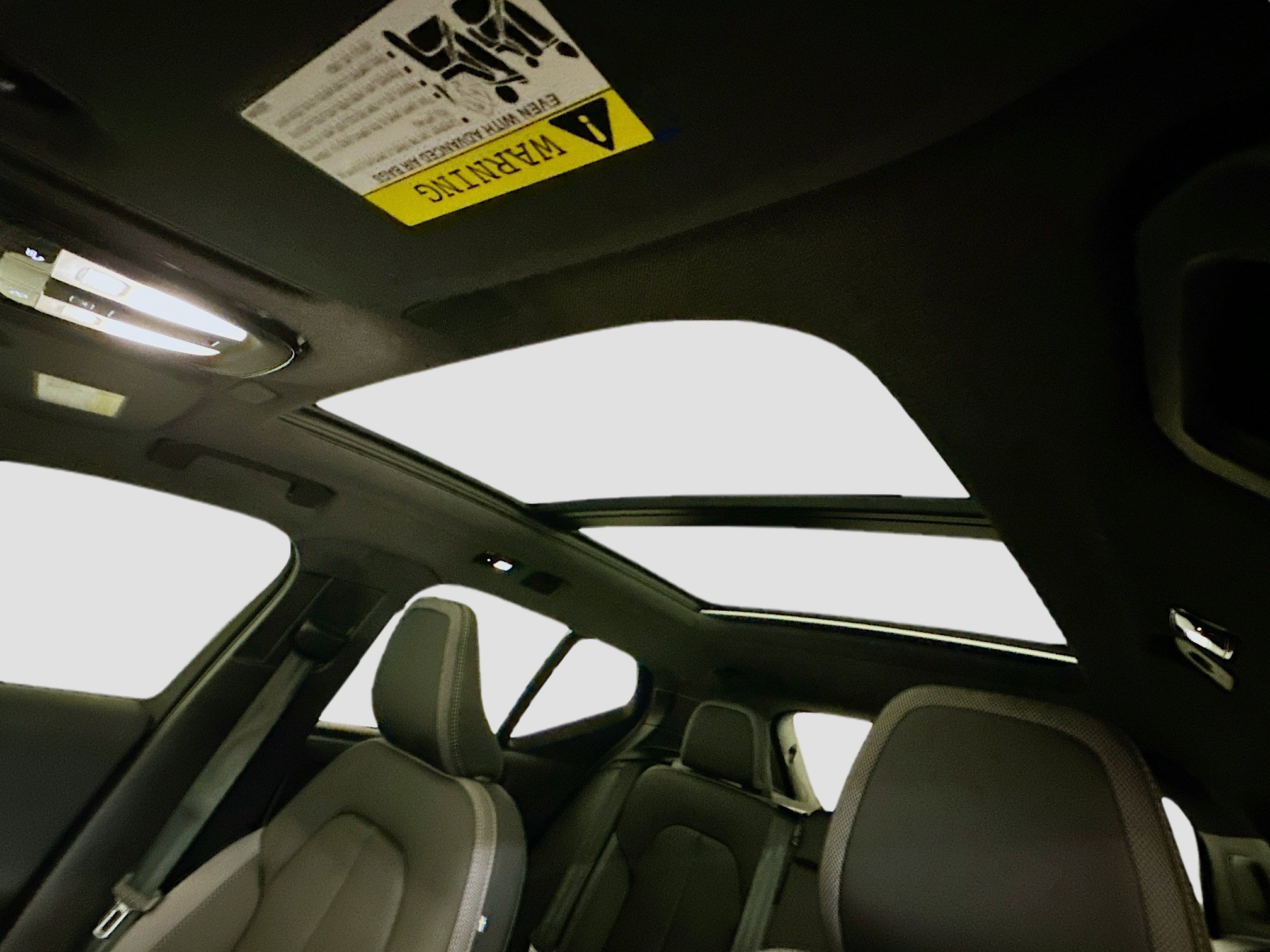 Used 2023 Volvo XC40 Recharge Plus image 27