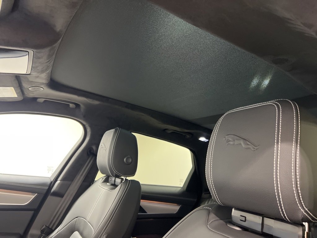 New 2025 Jaguar F-PACE R-Dynamic S image 19