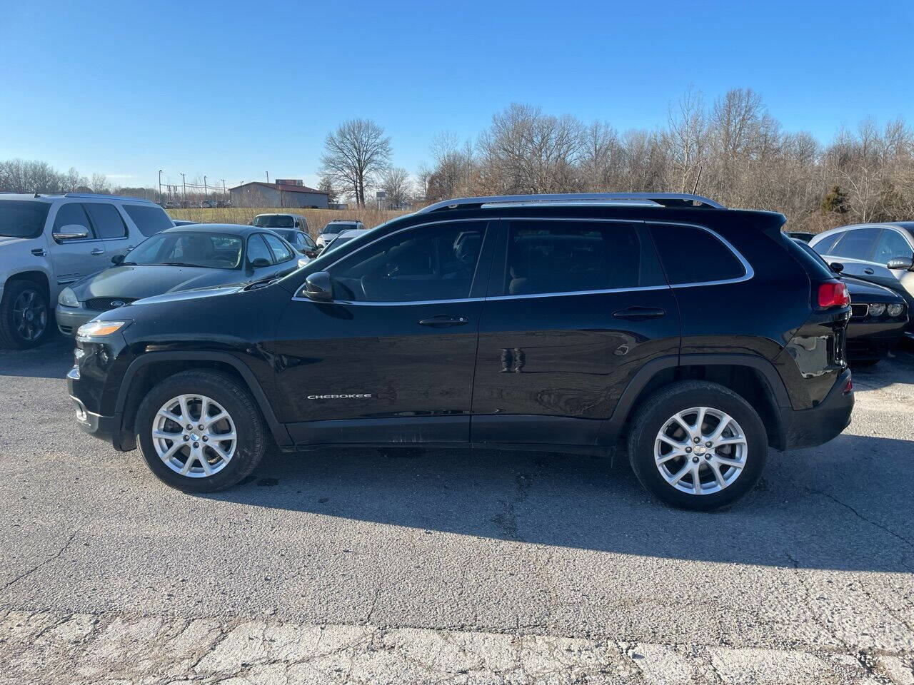 Used 2017 Jeep Cherokee Latitude w/ Comfort/Convenience Group image 3