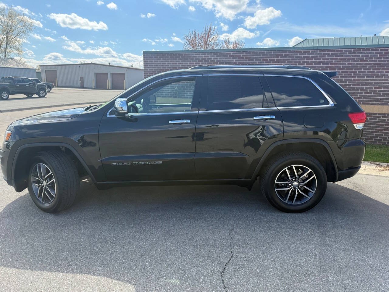 Used 2018 Jeep Grand Cherokee Limited AWD/4WD image 6