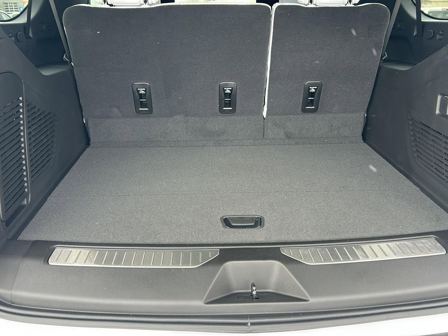 New 2026 Chevrolet Suburban Premier image 25