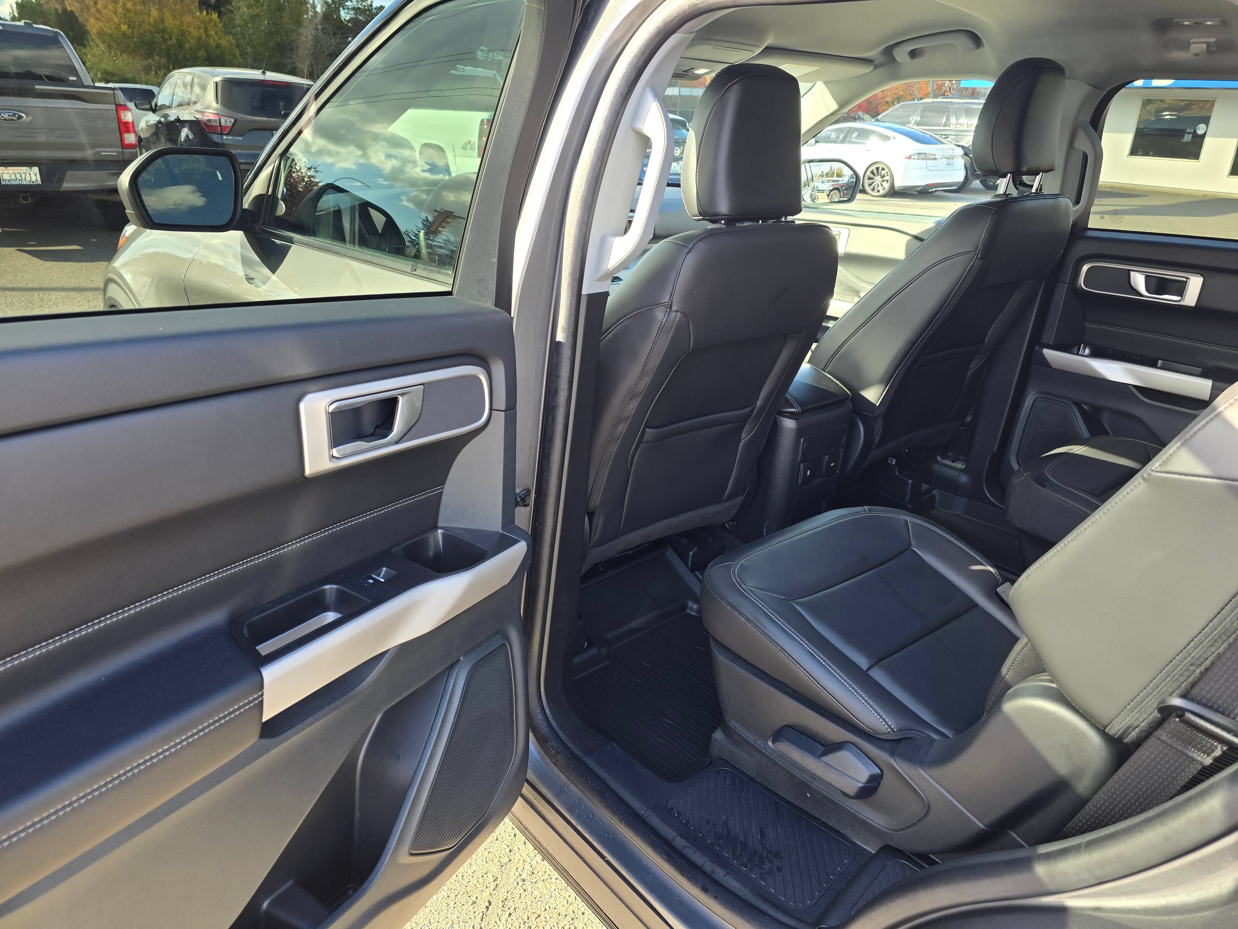 Certified 2024 Ford Explorer XLT w/ Equipment Group 202A AWD/4WD image 16