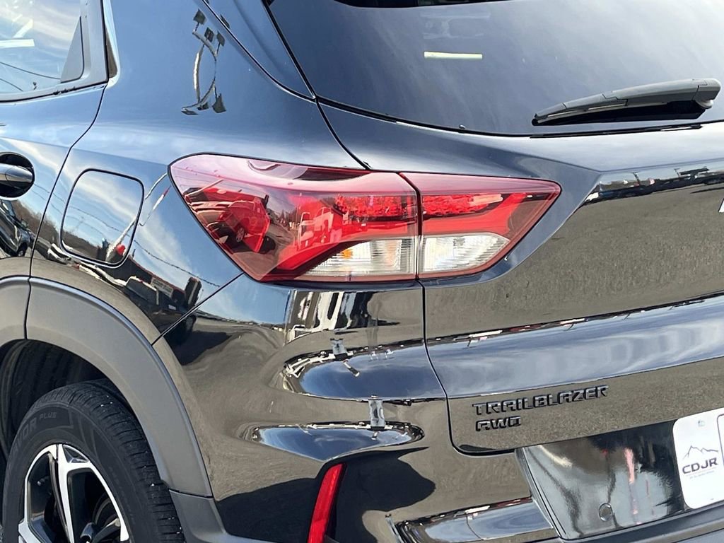 Used 2022 Chevrolet TrailBlazer RS w/ Sun and Liftgate Package image 5