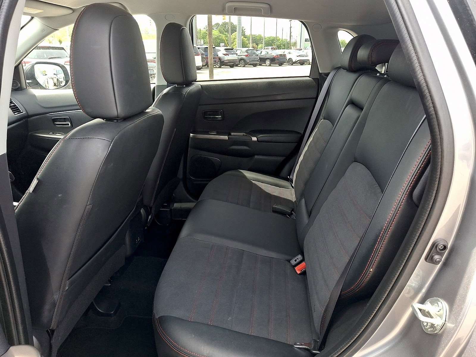 Used 2025 Mitsubishi Outlander Sport SE image 9