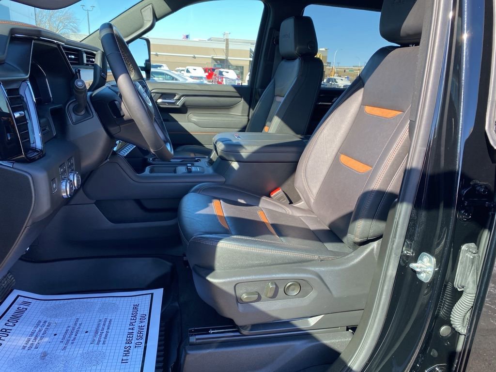 Used 2025 GMC Sierra 2500 AT4 image 11