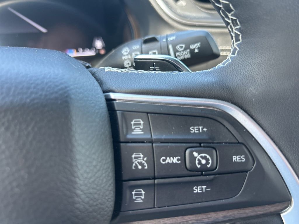 Used 2025 Jeep Grand Cherokee L Limited AWD/4WD image 19