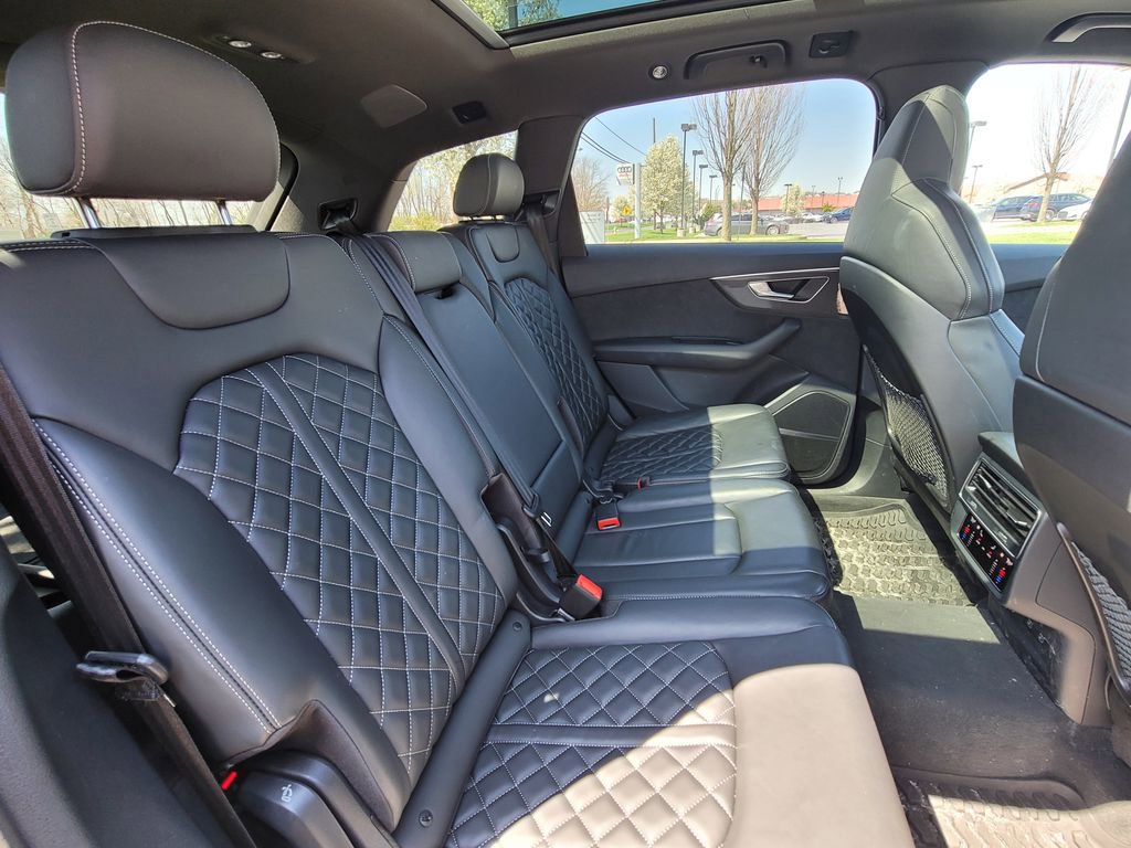 Used 2021 Audi SQ7 Premium Plus w/ Driver Assistance Package image 19