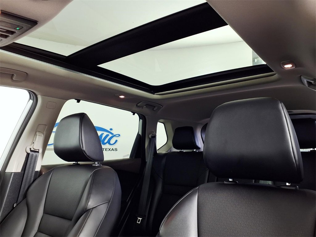 Used 2021 Nissan Rogue SV w/ Premium Package image 15